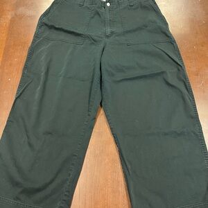 Chico's Black Cargo Pants crop size 2 (large)cotton/ spandex blend pockets